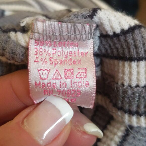 Rue 21 long sleeve cotton blend, gray & white striped, distressed waffle top M - Picture 4 of 4